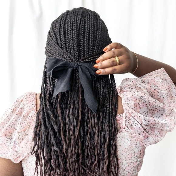 Gibou bow barrette in black - Picture 2 of 2